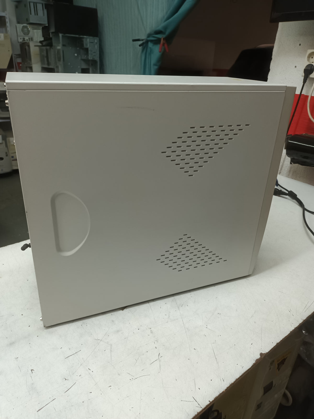 n-13, PC Retro, y Pentium 4, 2.66MHZ, con LUBUNTU